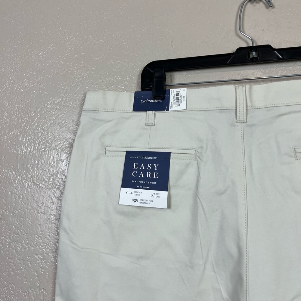 CROFT & BARROW SHORTS men khaki beige flat front Sz40 the shorts are dirty - Picture 2 of 11